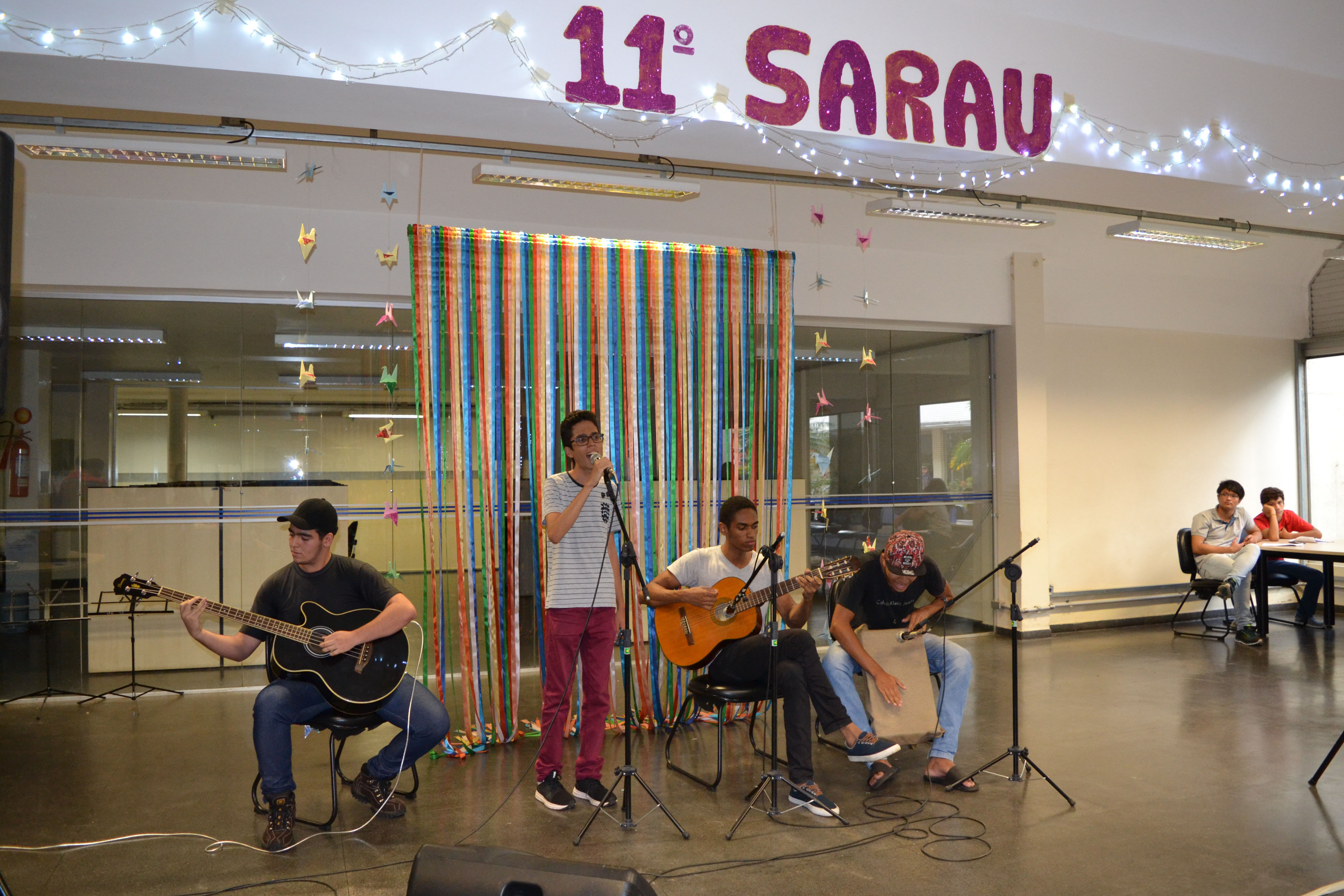Estudantes e professores se apresentaram na programação do Sarau.